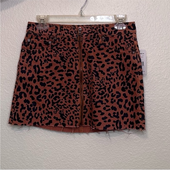 Free People We The Free Zip It Up Leopard Mini Skirt
Pineapple Combo NWT. - Picture 3 of 11